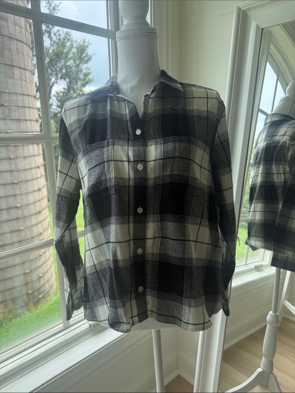 NWT Black & White Plaid Button-Up Men’s Shirt